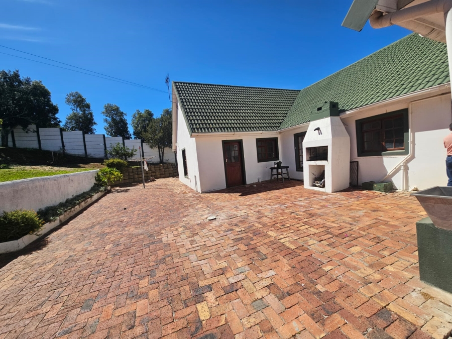 To Let 6 Bedroom Property for Rent in Loevenstein Western Cape